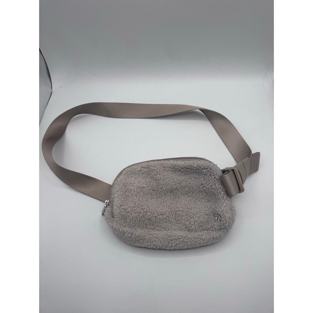 Lululemon Sherpa Belt Bag